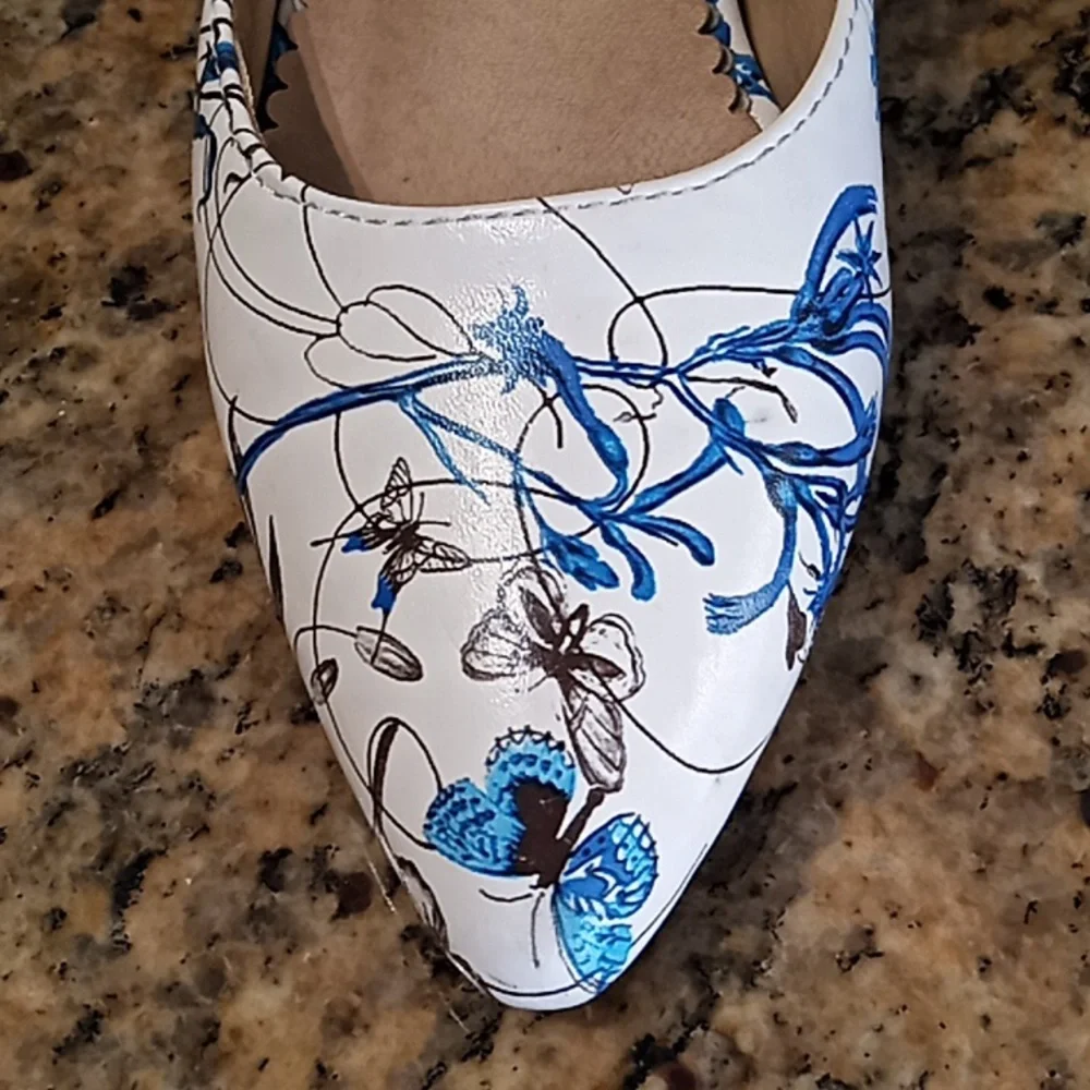 Lady's High Heels. Pointed Toe. Flower and Butterflies Pattern. Very Clean. - Picture 10 of 16